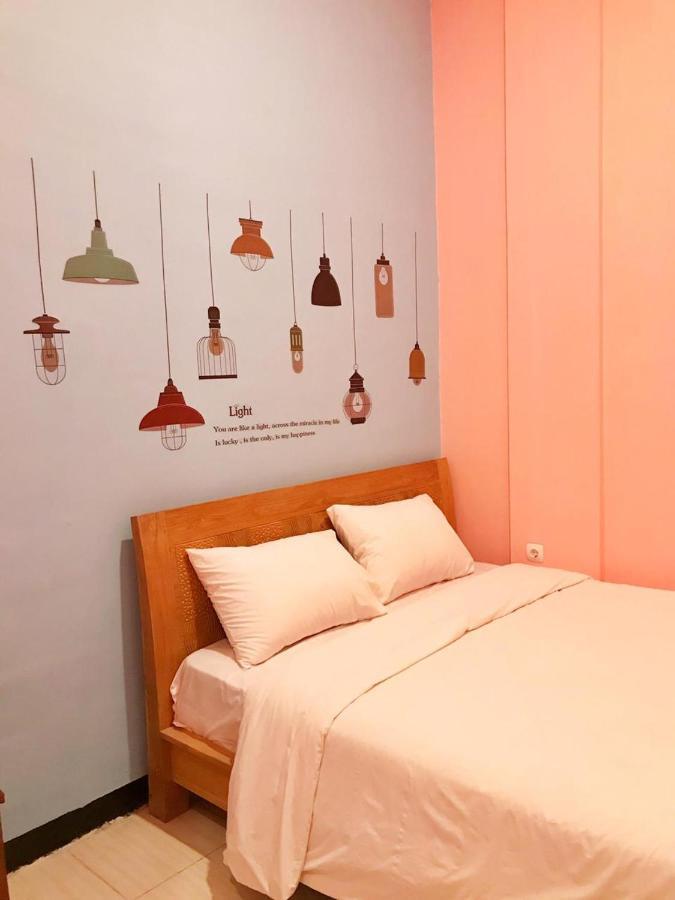 Roomz Budget Residence Semarang Esterno foto